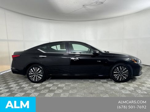 Used 2025 Nissan Altima 2.5 SV FWD image 5