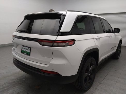 Used 2023 Jeep Grand Cherokee Altitude AWD/4WD image 9
