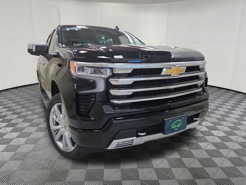 Certified 2025 Chevrolet Silverado 1500 High Country w/ High Country Premium Package AWD/4WD image 2