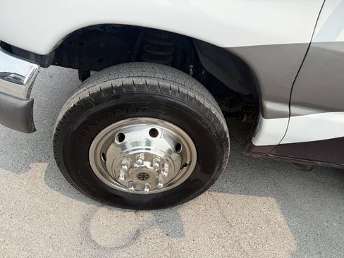 Used 2005 Ford E-350 and Econoline 350 Super Duty RWD image 19