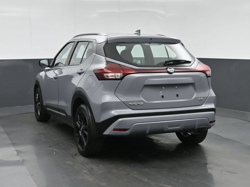 Used 2023 Nissan Kicks SR FWD image 5