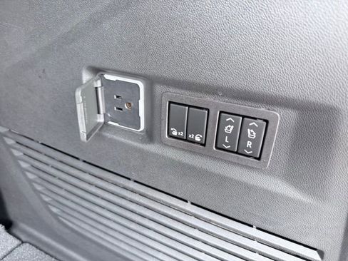 Used 2024 Chevrolet Tahoe Premier AWD/4WD image 13