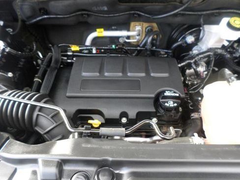 Used 2021 Buick Encore Preferred w/ Safety Package image 32