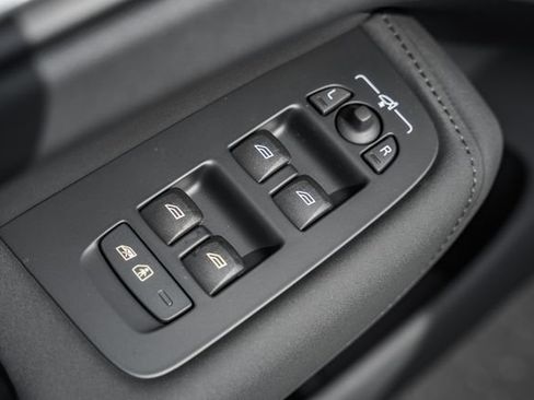 New 2026 Volvo XC60 B5 Ultra w/ Protection Package Premier image 41