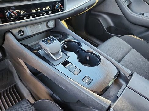 Used 2024 Nissan Rogue SV image 18