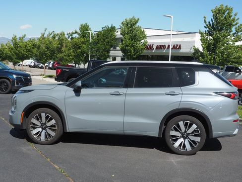 Used 2025 Mitsubishi Outlander SEL AWD/4WD image 3