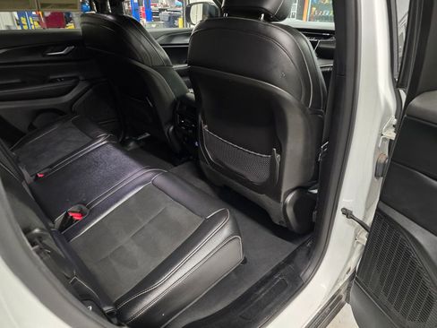 Used 2023 Jeep Grand Cherokee Altitude image 31