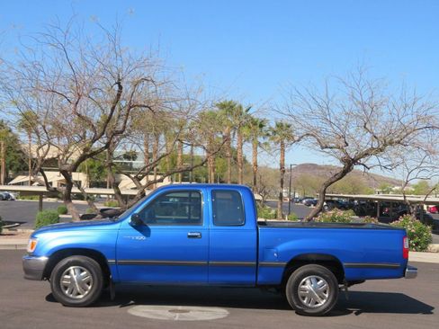 Used 1995 Toyota T100 DX image 2