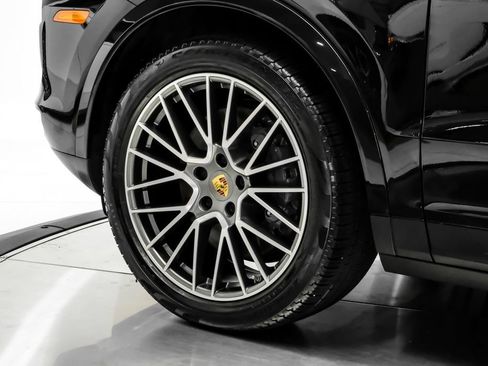 Used 2023 Porsche Cayenne S Platinum w/ Premium Package Plus AWD/4WD image 51