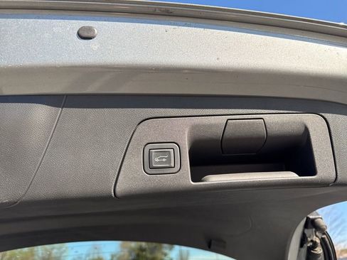 Used 2023 Buick Envision Avenir image 12