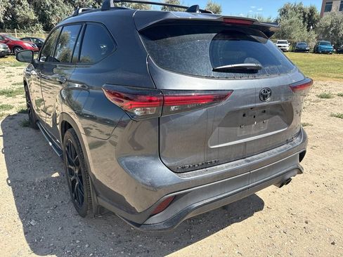 Used 2024 Toyota Highlander XSE AWD/4WD image 3
