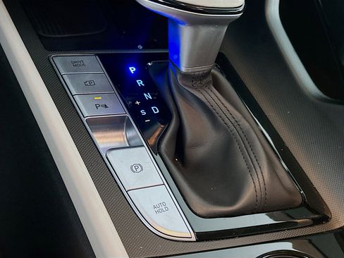 Used 2024 Hyundai Elantra Limited image 25