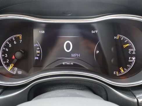 Used 2019 Jeep Grand Cherokee Laredo image 32