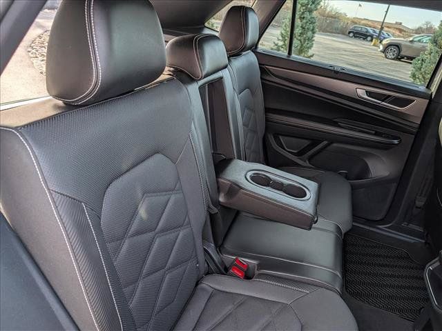 Certified 2024 Volkswagen Atlas Cross Sport SE AWD/4WD image 18