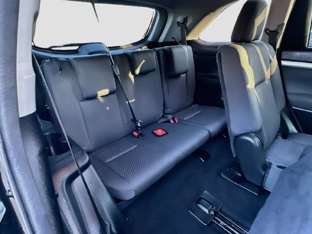 Used 2018 Toyota Highlander LE AWD/4WD image 26