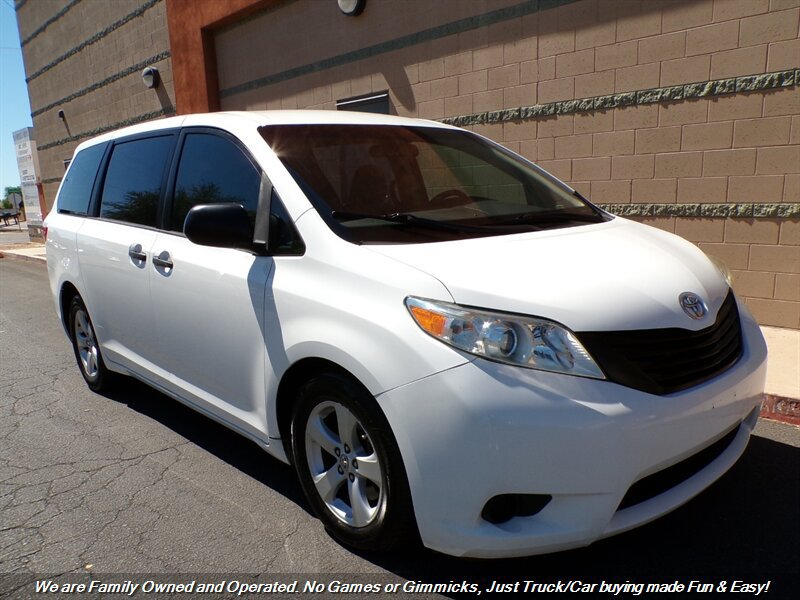 Used 2017 Toyota Sienna L FWD image 1