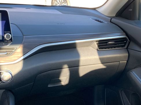 Used 2025 Nissan Altima 2.5 SV image 36