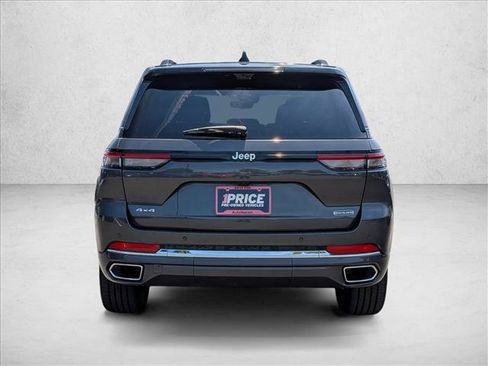 Used 2025 Jeep Grand Cherokee Overland w/ Luxury Tech Group IV AWD/4WD image 7