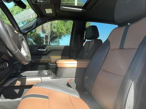 Used 2021 Chevrolet Silverado 1500 High Country w/ Technology Package image 12