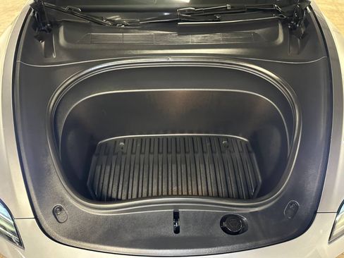 Used 2024 Tesla Model 3 Standard Range RWD image 4