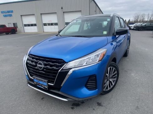 Used 2023 Nissan Kicks SV FWD image 3