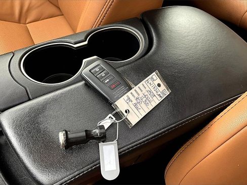 Used 2018 Lexus IS 300 AWD image 34