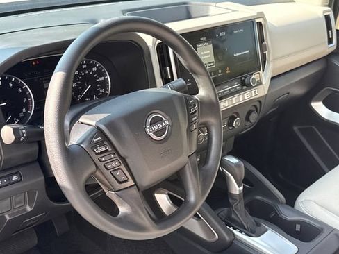 Used 2025 Nissan Frontier SV w/ Tow Package AWD/4WD image 17