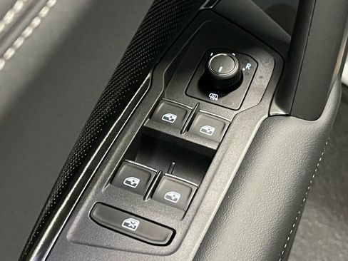 New 2026 Volkswagen Tiguan SE AWD/4WD image 17