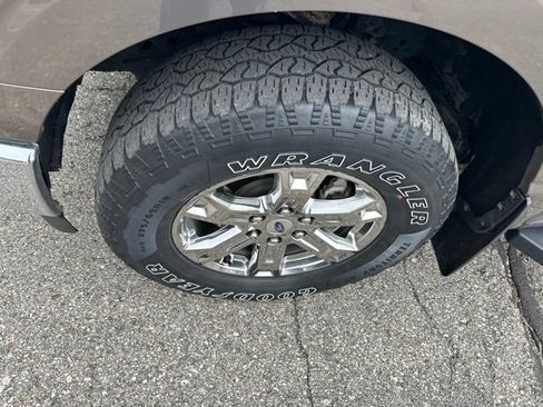 Used 2021 Ford F150 Lariat w/ Equipment Group 502A High AWD/4WD image 8