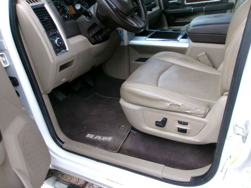 Used 2010 Dodge Ram 2500 Truck Laramie AWD/4WD image 11