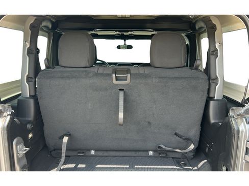 Used 2020 Jeep Wrangler Sport AWD/4WD image 9