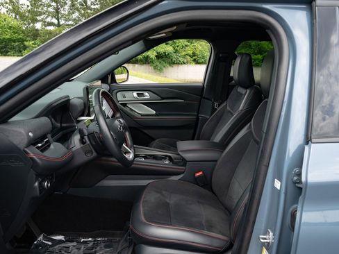 Used 2025 Ford Explorer ST AWD/4WD image 14