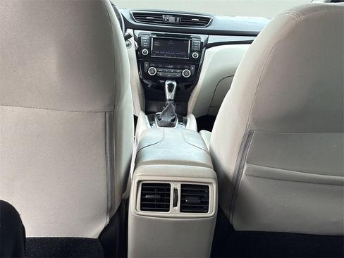 Used 2021 Nissan Rogue Sport SV image 26