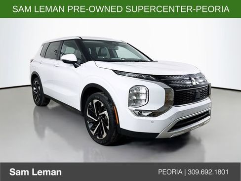 Used 2024 Mitsubishi Outlander SE image 1