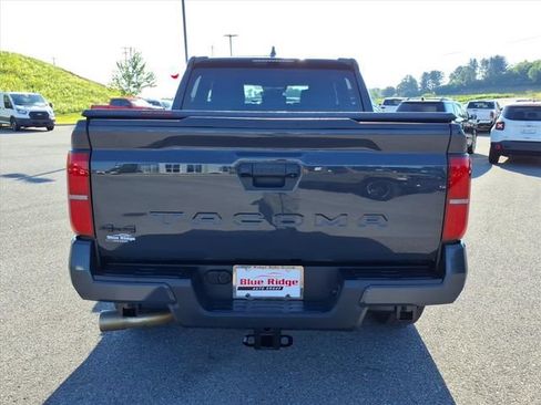 Used 2025 Toyota Tacoma TRD Off-Road AWD/4WD image 7