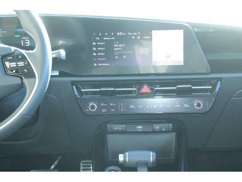 Used 2025 Kia Niro EX Touring image 16