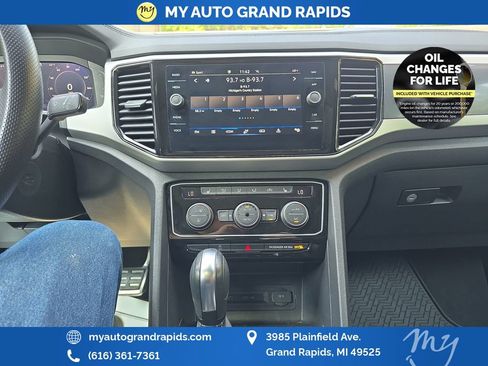 Used 2022 Volkswagen Atlas Cross Sport SEL Premium R-Line AWD/4WD image 19