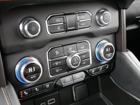 Used 2024 GMC Yukon AT4 AWD/4WD image 25