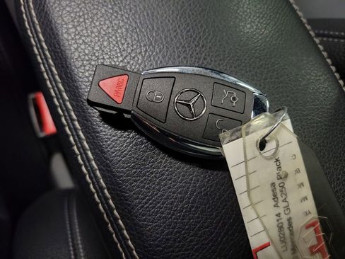 Used 2020 Mercedes-Benz GLA 250 4MATIC image 15