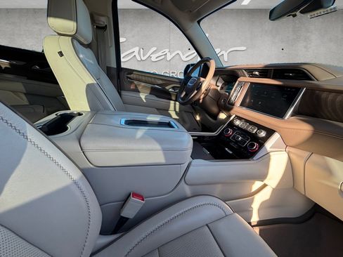 Used 2022 GMC Yukon XL Denali w/ Advanced Technology Package image 27