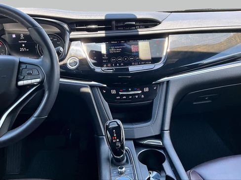 Used 2021 Cadillac XT6 Premium Luxury FWD image 7