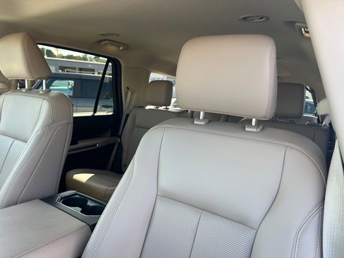 Certified 2024 Ford Expedition XLT image 17