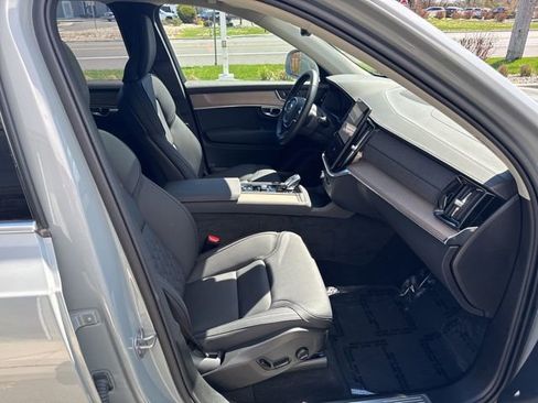 Used 2025 Volvo XC90 B5 Plus image 15