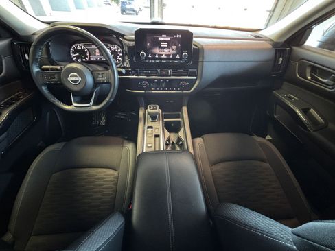 Used 2025 Nissan Pathfinder SV image 41