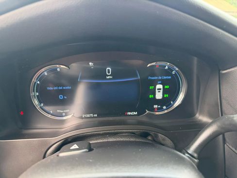 Used 2016 Cadillac Escalade ESV Premium RWD image 10