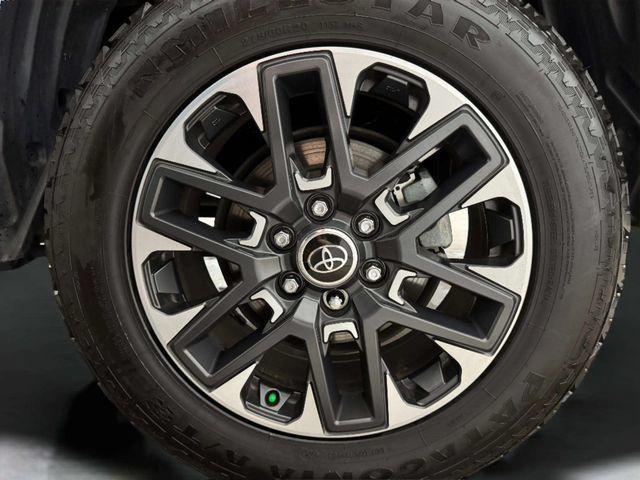 Used 2024 Toyota Tundra Limited AWD/4WD image 34