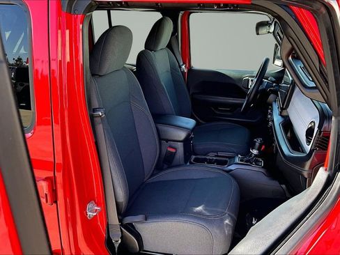 Certified 2025 Jeep Wrangler Unlimited Sahara w/ Safety Group image 16