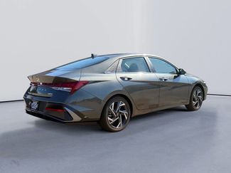 New 2025 Hyundai Elantra Limited video 3