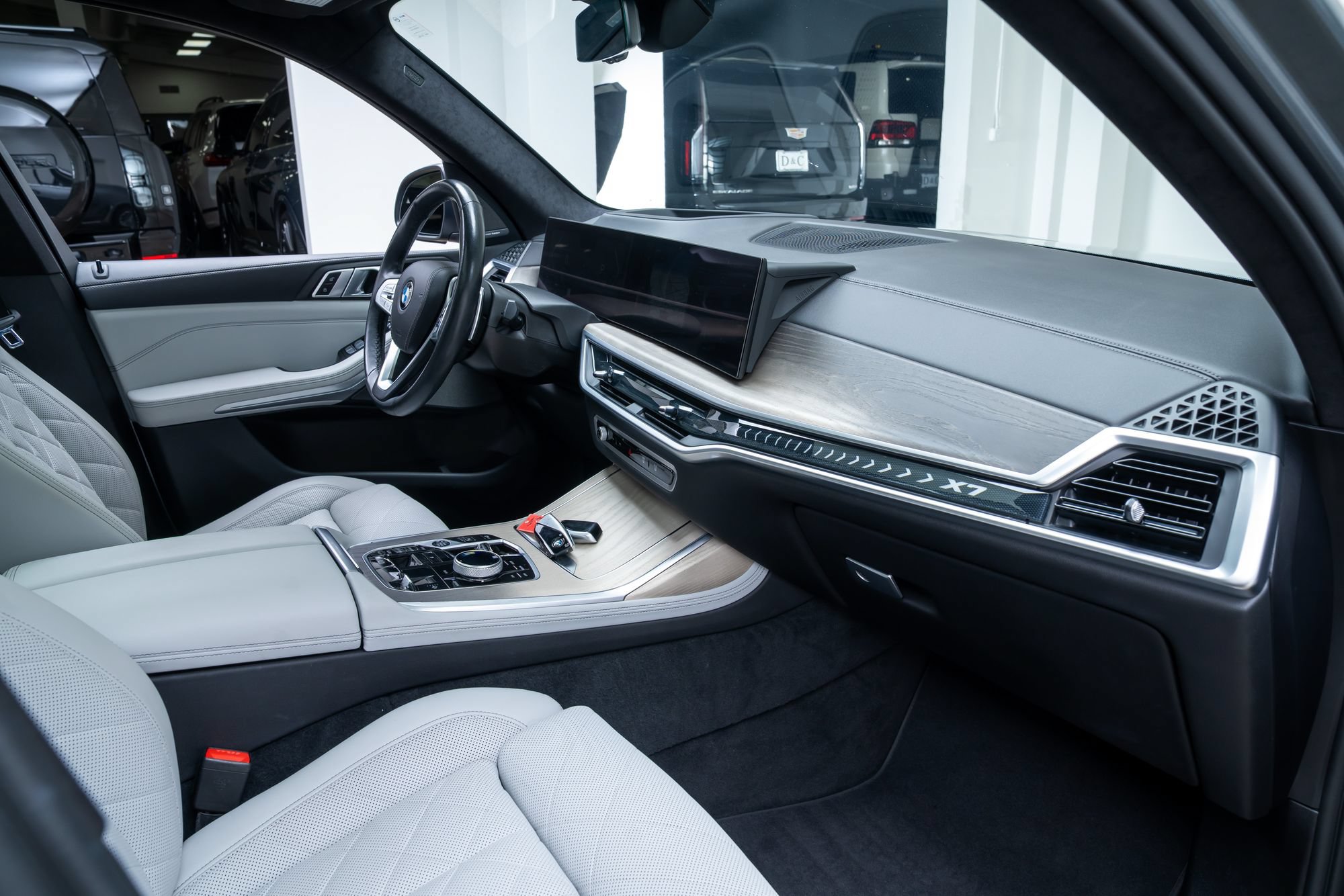 Used 2023 BMW X7 xDrive40i w/ Executive Package AWD/4WD image 28