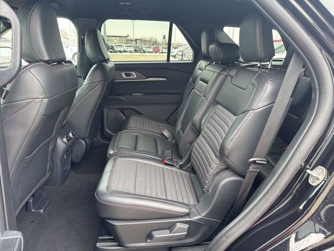 Used 2025 Ford Explorer ST-Line w/ ST-Line Street Pack image 21